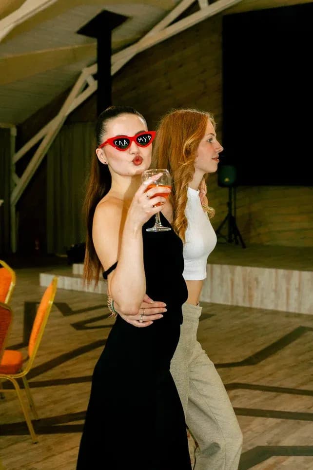 Девушки